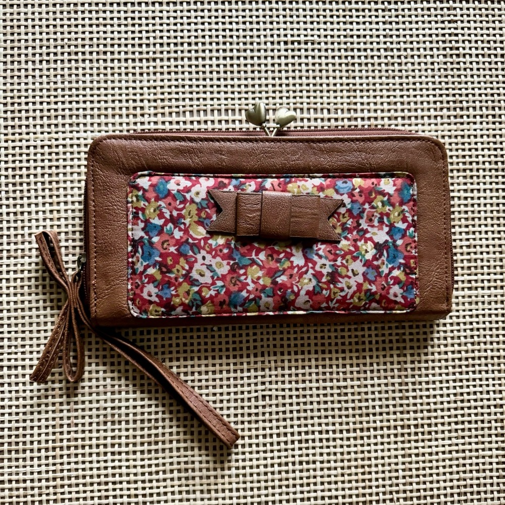 Floral leather bow wristlet